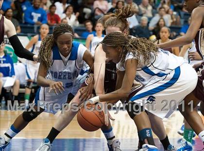 Thumbnail 2 in Bishop's vs La Jolla Country Day (CIF SDS D4 Final) photogallery.