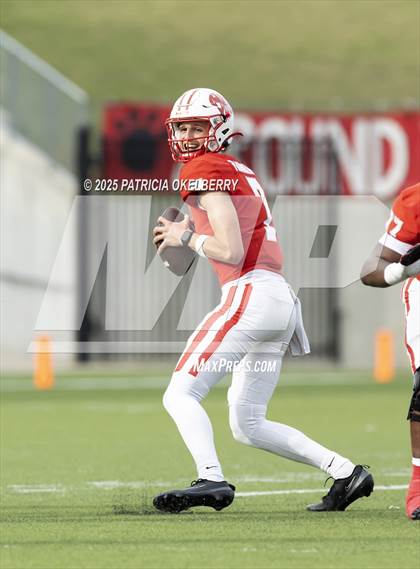 Thumbnail 2 in Summer Creek vs. Katy (UIL 6A D2 Football Regional) photogallery.