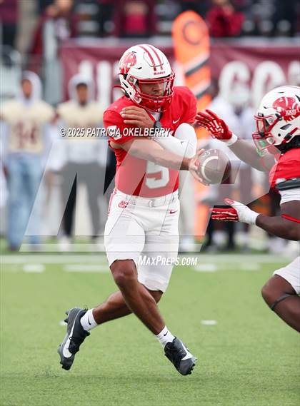 Thumbnail 1 in Summer Creek vs. Katy (UIL 6A D2 Football Regional) photogallery.