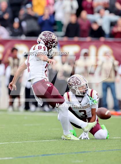 Thumbnail 3 in Summer Creek vs. Katy (UIL 6A D2 Football Regional) photogallery.