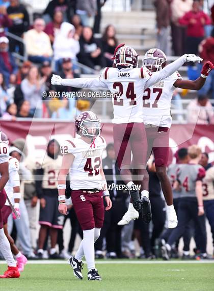 Thumbnail 3 in Summer Creek vs. Katy (UIL 6A D2 Football Regional) photogallery.