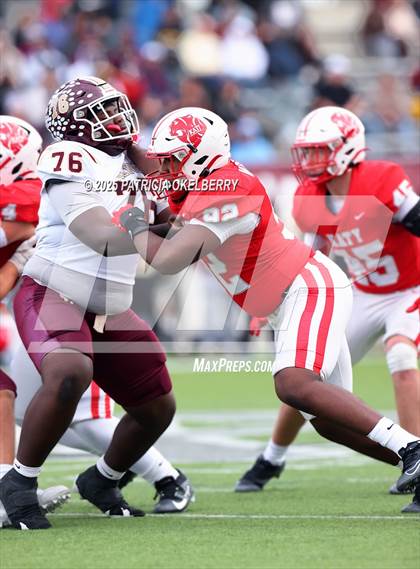 Thumbnail 3 in Summer Creek vs. Katy (UIL 6A D2 Football Regional) photogallery.