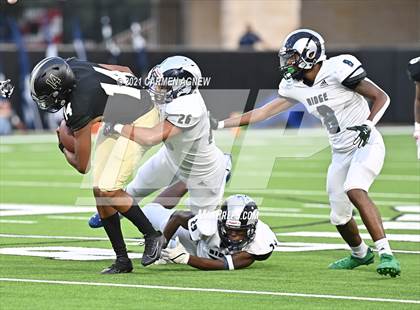Thumbnail 3 in Cypress Park vs Cypress Ridge photogallery.