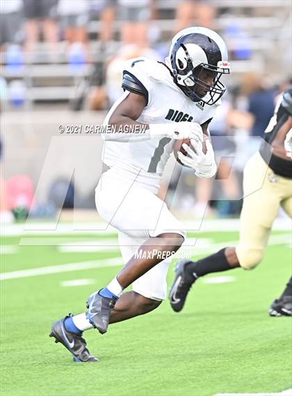 Thumbnail 3 in Cypress Park vs Cypress Ridge photogallery.