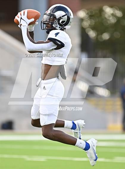 Thumbnail 3 in Cypress Park vs Cypress Ridge photogallery.