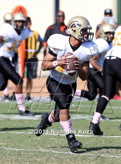 Thumbnail 3 in McAuliffe vs. Windward photogallery.