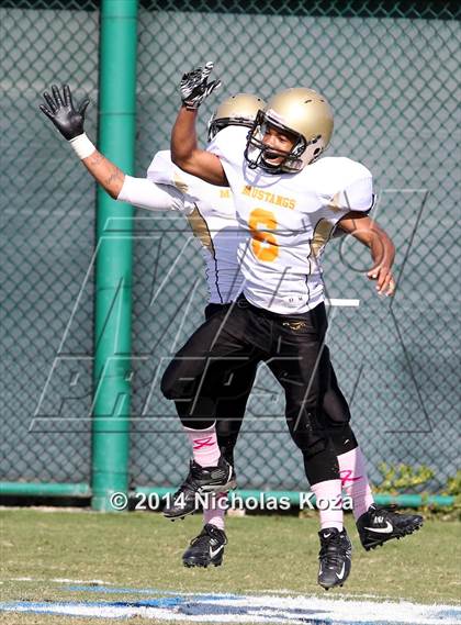 Thumbnail 2 in McAuliffe vs. Windward photogallery.