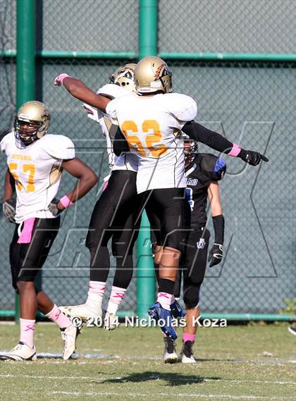 Thumbnail 2 in McAuliffe vs. Windward photogallery.