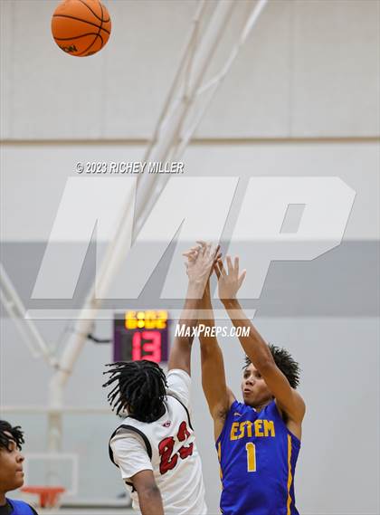 Thumbnail 2 in eStem vs. Owasso (Hoopin on the Hill) photogallery.