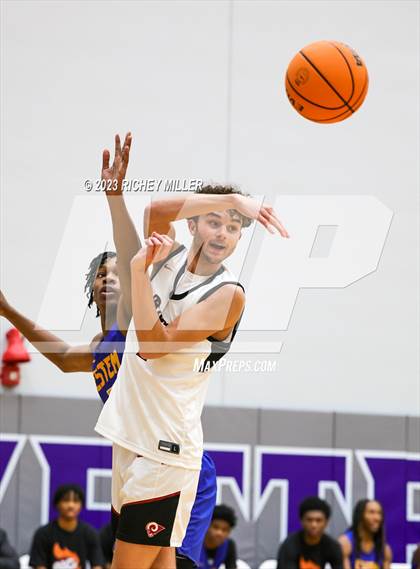Thumbnail 2 in eStem vs. Owasso (Hoopin on the Hill) photogallery.