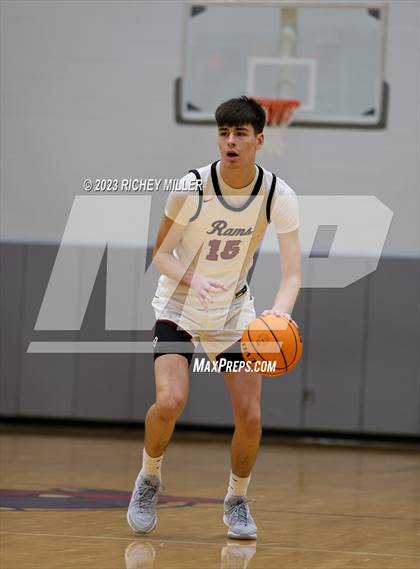 Thumbnail 3 in eStem vs. Owasso (Hoopin on the Hill) photogallery.