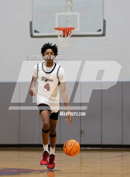 Thumbnail 3 in eStem vs. Owasso (Hoopin on the Hill) photogallery.