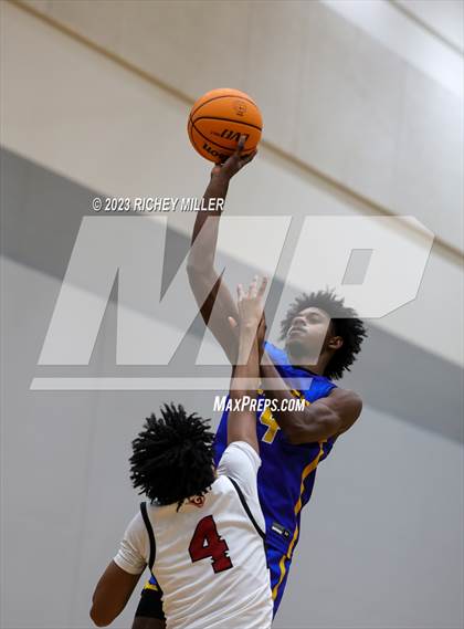 Thumbnail 1 in eStem vs. Owasso (Hoopin on the Hill) photogallery.