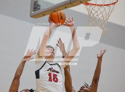 Thumbnail 3 in eStem vs. Owasso (Hoopin on the Hill) photogallery.