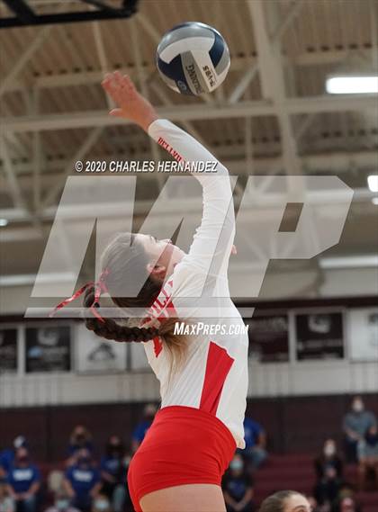 Thumbnail 2 in Bellville vs. Robinson (UIL 4A Regional Semifinals) photogallery.