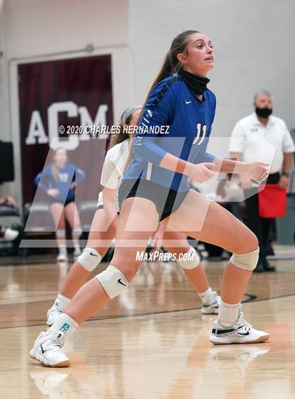 Thumbnail 2 in Bellville vs. Robinson (UIL 4A Regional Semifinals) photogallery.