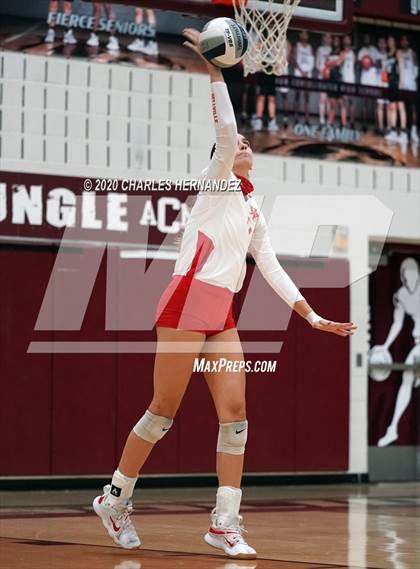 Thumbnail 1 in Bellville vs. Robinson (UIL 4A Regional Semifinals) photogallery.