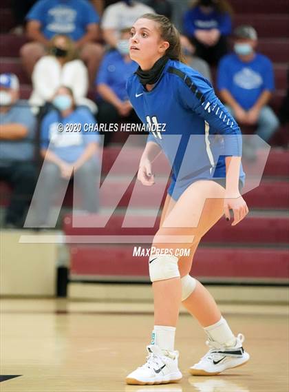 Thumbnail 2 in Bellville vs. Robinson (UIL 4A Regional Semifinals) photogallery.