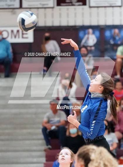 Thumbnail 1 in Bellville vs. Robinson (UIL 4A Regional Semifinals) photogallery.