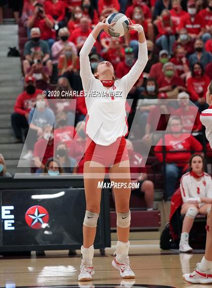Thumbnail 3 in Bellville vs. Robinson (UIL 4A Regional Semifinals) photogallery.
