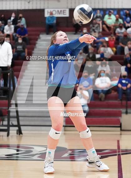 Thumbnail 3 in Bellville vs. Robinson (UIL 4A Regional Semifinals) photogallery.