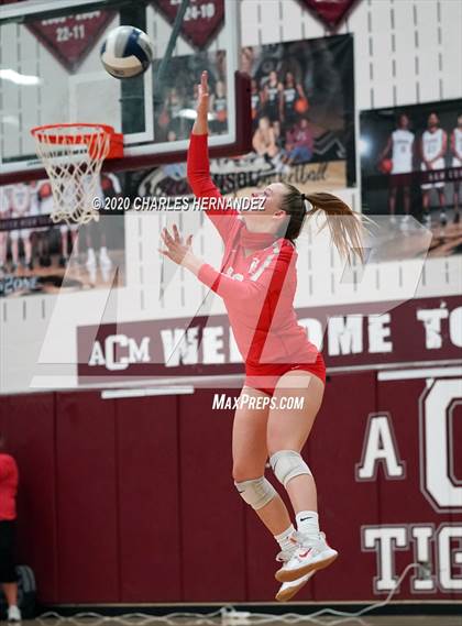 Thumbnail 2 in Bellville vs. Robinson (UIL 4A Regional Semifinals) photogallery.