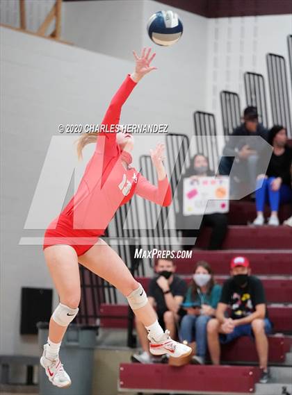 Thumbnail 3 in Bellville vs. Robinson (UIL 4A Regional Semifinals) photogallery.