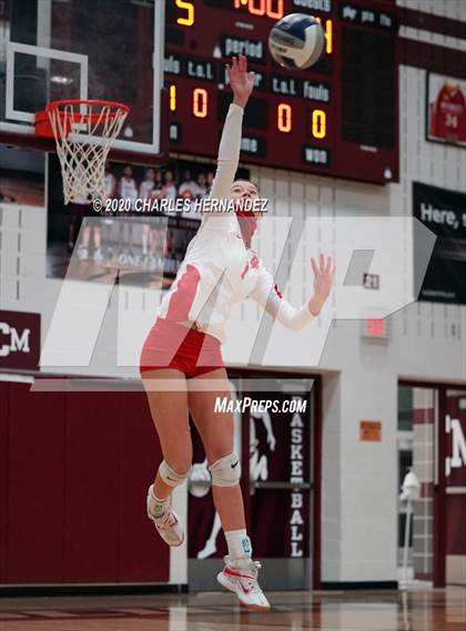 Thumbnail 1 in Bellville vs. Robinson (UIL 4A Regional Semifinals) photogallery.