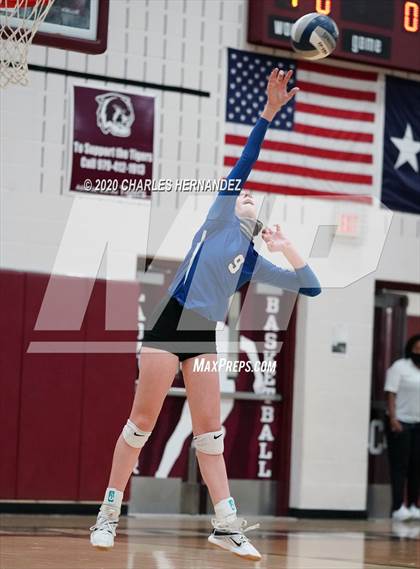 Thumbnail 1 in Bellville vs. Robinson (UIL 4A Regional Semifinals) photogallery.