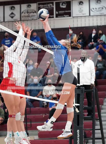 Thumbnail 1 in Bellville vs. Robinson (UIL 4A Regional Semifinals) photogallery.