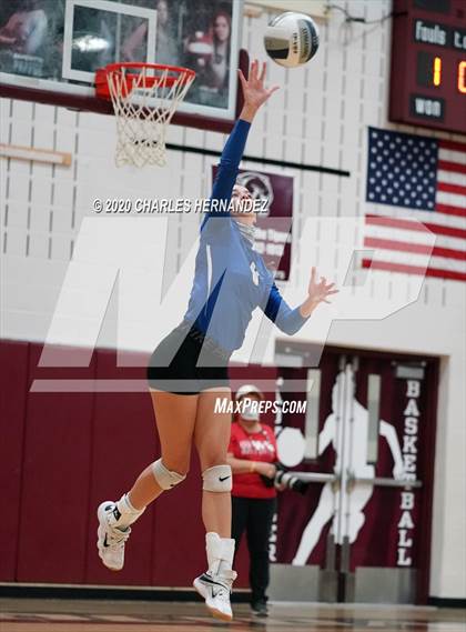 Thumbnail 2 in Bellville vs. Robinson (UIL 4A Regional Semifinals) photogallery.