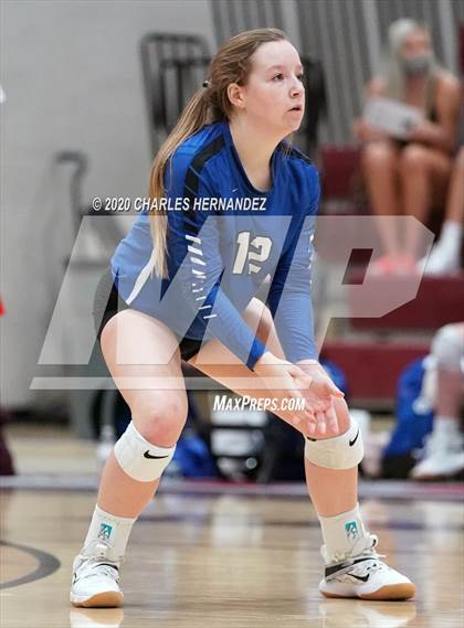 Thumbnail 3 in Bellville vs. Robinson (UIL 4A Regional Semifinals) photogallery.