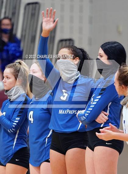 Thumbnail 2 in Bellville vs. Robinson (UIL 4A Regional Semifinals) photogallery.