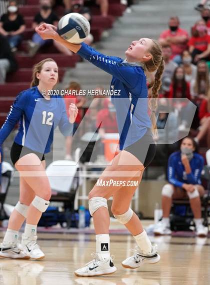 Thumbnail 3 in Bellville vs. Robinson (UIL 4A Regional Semifinals) photogallery.