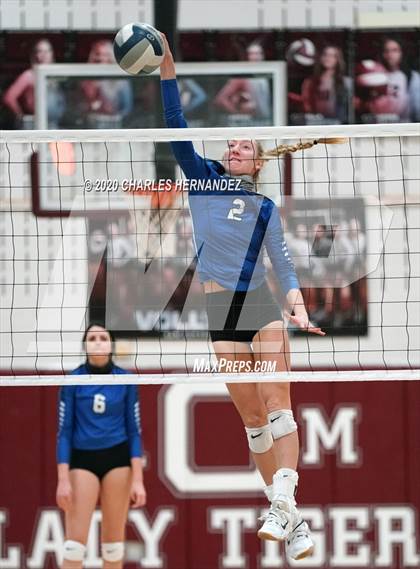 Thumbnail 2 in Bellville vs. Robinson (UIL 4A Regional Semifinals) photogallery.