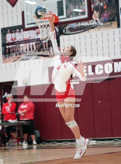 Thumbnail 2 in Bellville vs. Robinson (UIL 4A Regional Semifinals) photogallery.