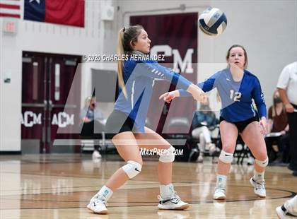 Thumbnail 1 in Bellville vs. Robinson (UIL 4A Regional Semifinals) photogallery.