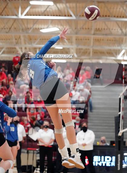 Thumbnail 2 in Bellville vs. Robinson (UIL 4A Regional Semifinals) photogallery.