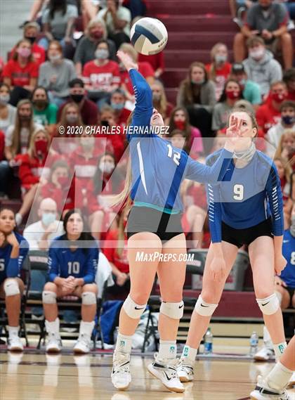 Thumbnail 3 in Bellville vs. Robinson (UIL 4A Regional Semifinals) photogallery.