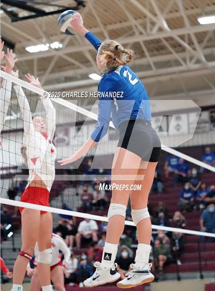 Thumbnail 2 in Bellville vs. Robinson (UIL 4A Regional Semifinals) photogallery.