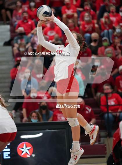 Thumbnail 2 in Bellville vs. Robinson (UIL 4A Regional Semifinals) photogallery.