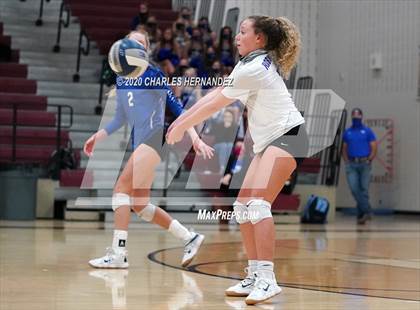 Thumbnail 2 in Bellville vs. Robinson (UIL 4A Regional Semifinals) photogallery.