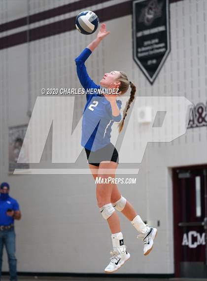 Thumbnail 2 in Bellville vs. Robinson (UIL 4A Regional Semifinals) photogallery.