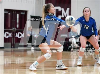 Thumbnail 3 in Bellville vs. Robinson (UIL 4A Regional Semifinals) photogallery.