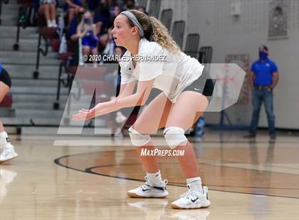 Thumbnail 3 in Bellville vs. Robinson (UIL 4A Regional Semifinals) photogallery.