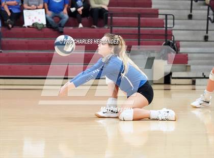 Thumbnail 3 in Bellville vs. Robinson (UIL 4A Regional Semifinals) photogallery.
