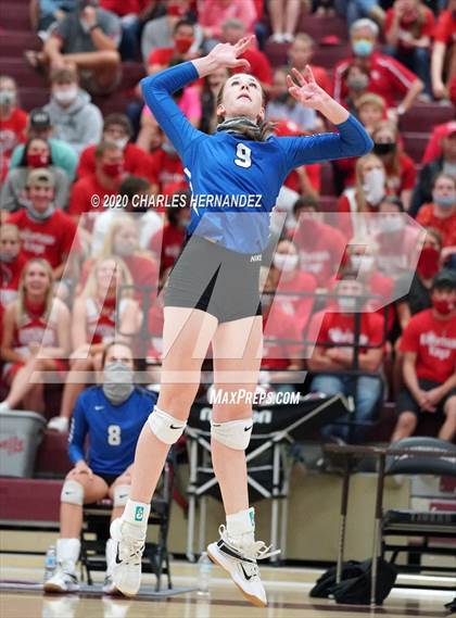 Thumbnail 3 in Bellville vs. Robinson (UIL 4A Regional Semifinals) photogallery.