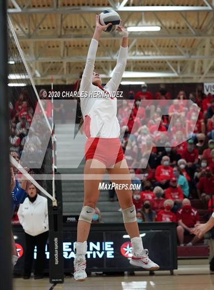 Thumbnail 2 in Bellville vs. Robinson (UIL 4A Regional Semifinals) photogallery.