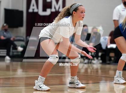 Thumbnail 3 in Bellville vs. Robinson (UIL 4A Regional Semifinals) photogallery.