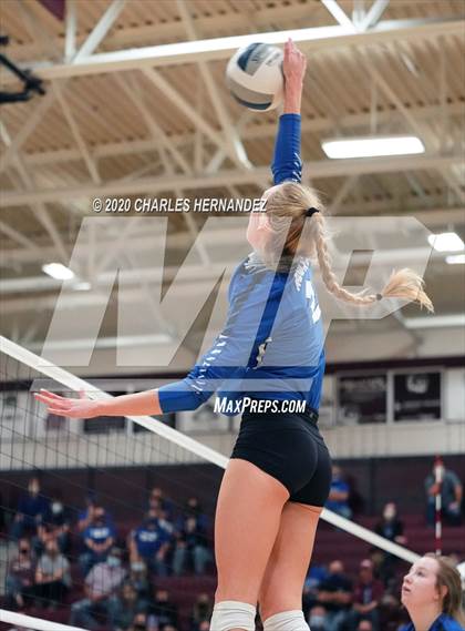 Thumbnail 1 in Bellville vs. Robinson (UIL 4A Regional Semifinals) photogallery.